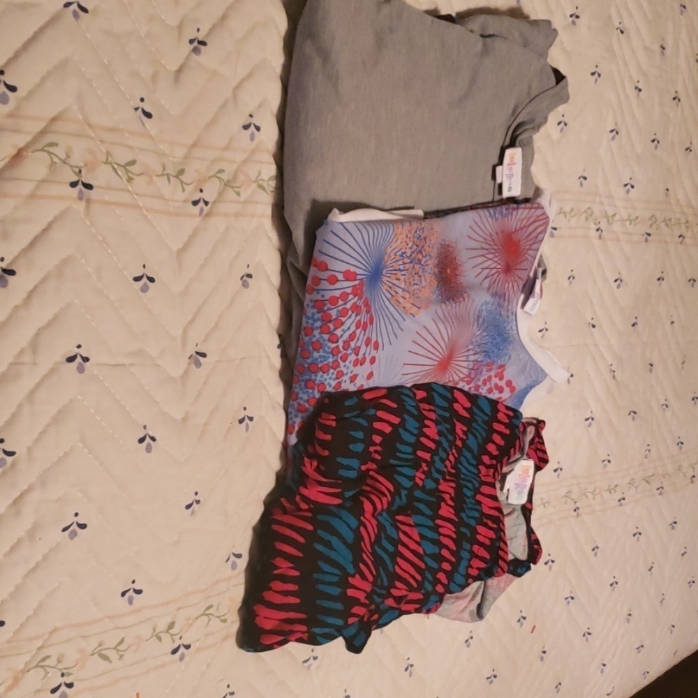 Lularoe lot if 3 tops